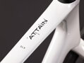 Bicykel Cube Attain C:62 SLX metallicwhite 2027